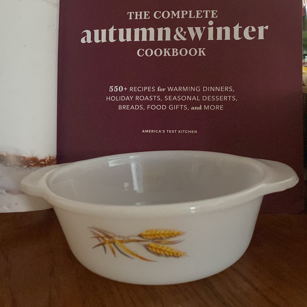 Vintage Fire-King, Anchor Hocking Baking Dish Wheat Pattern 1 pt - Picture 2 of 3